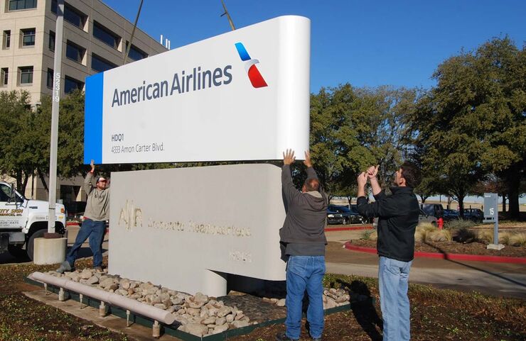 Talking about the new American Airlines logo | WDD